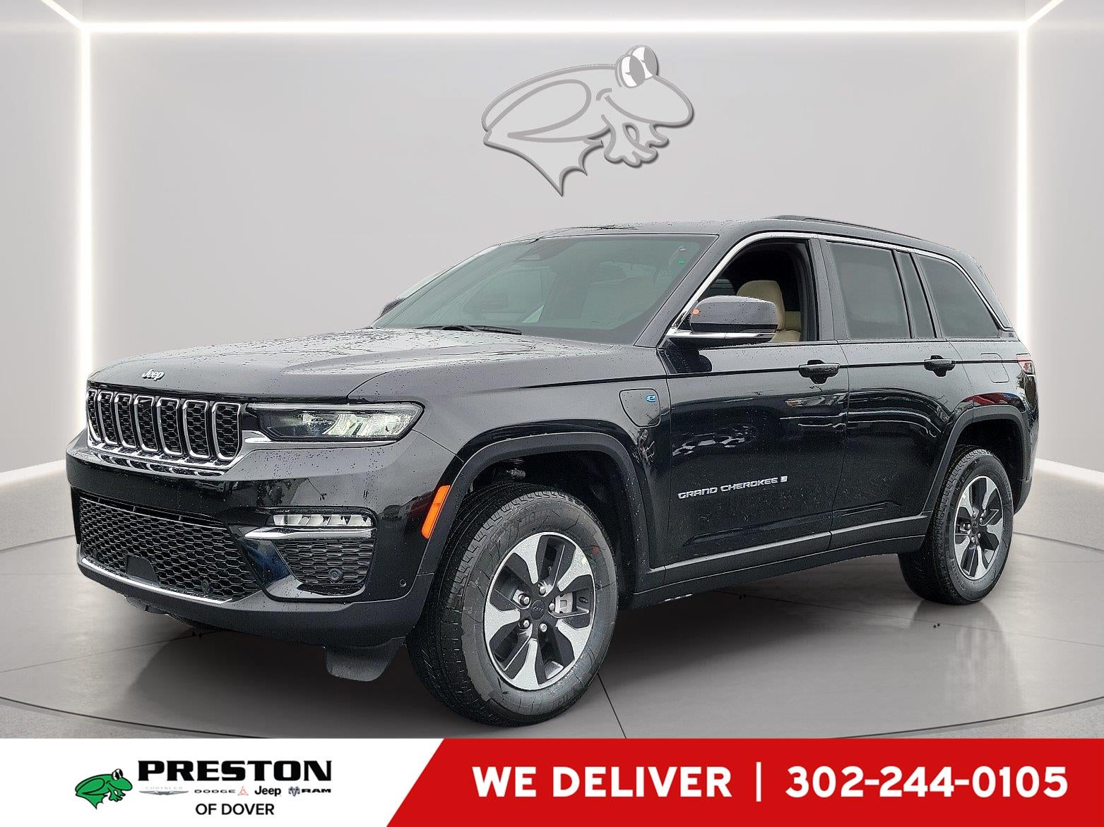 2024 Jeep Grand Cherokee 4xe GRAND CHEROKEE 4xe in Diamond Black Crystal Pearlcoat — front three-quarter view