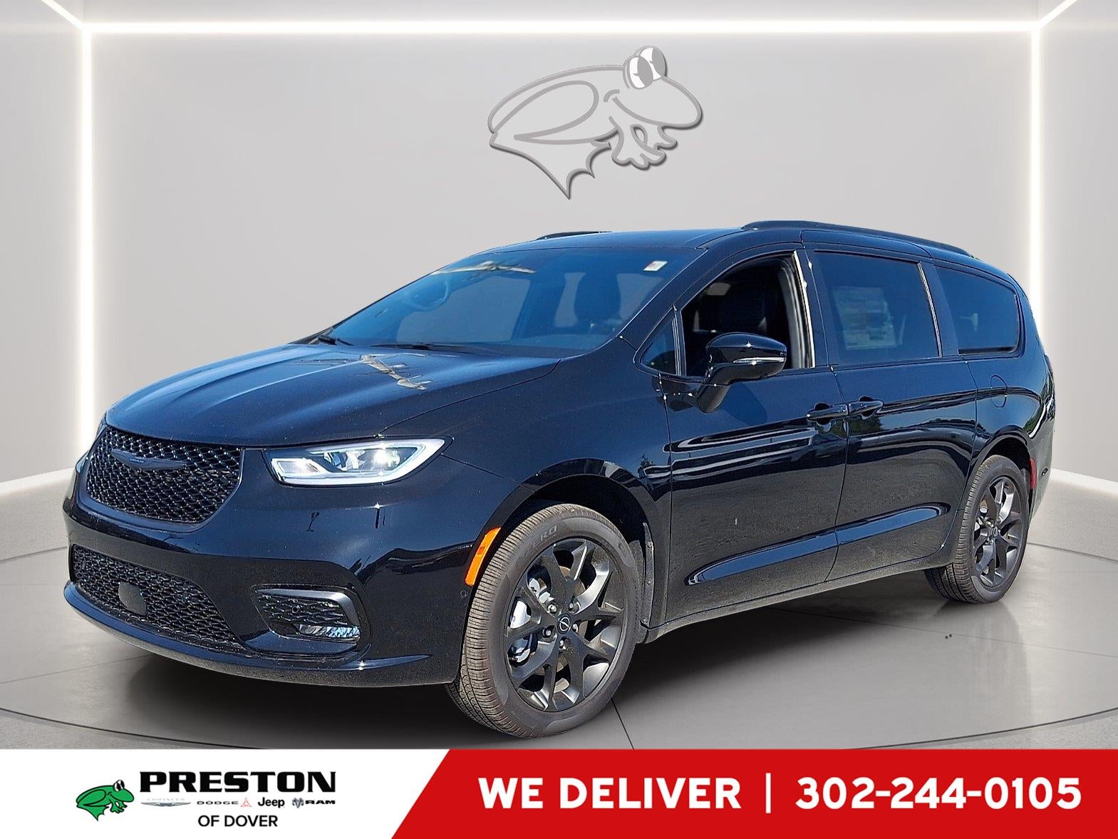 2026 Chrysler Pacifica Select in Diamond Black Crystal Pearlcoat — front three-quarter view